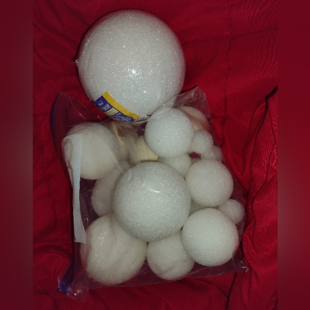 White Foam Craft Balls Set